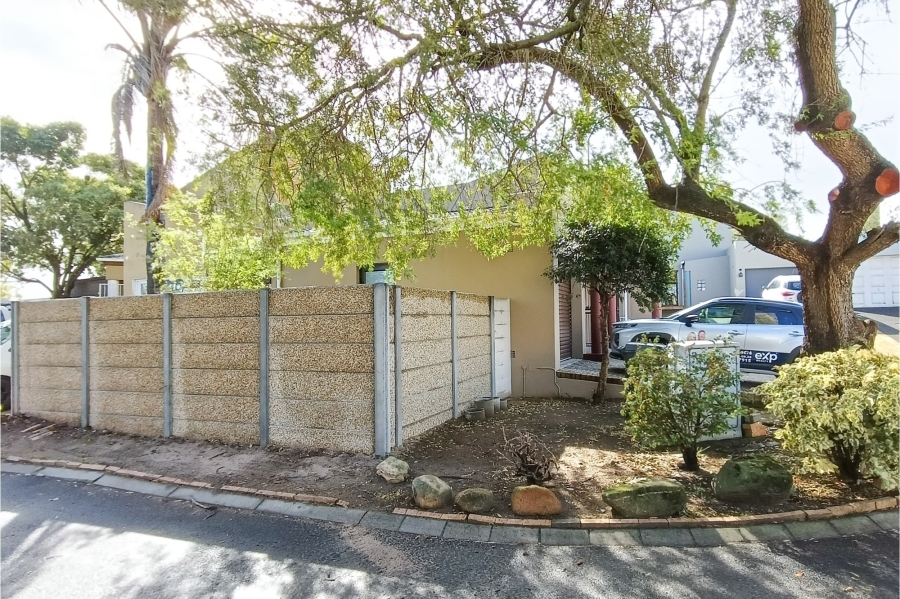 3 Bedroom Property for Sale in Protea Village Western Cape